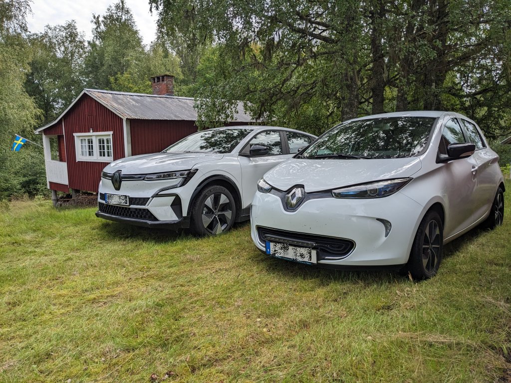 Zoe und MeganE im schwedischen Wald