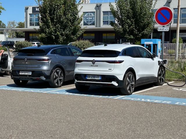 MeganE: Distribution électrique